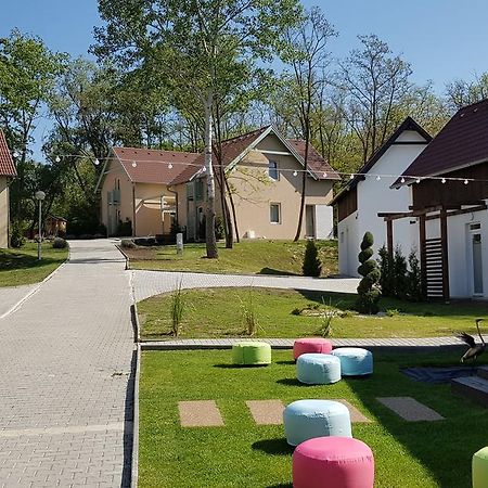 Kenese-Voelgye Villahotel バラトンケネシェ エクステリア 写真