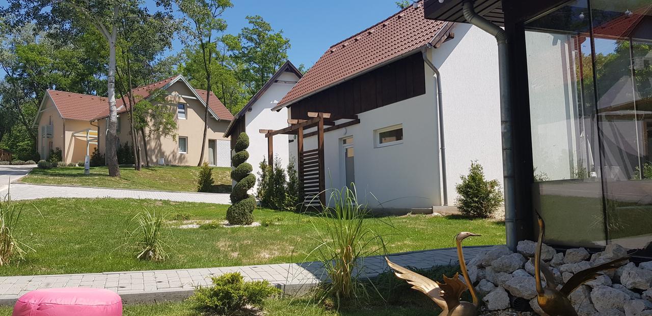 Kenese-Voelgye Villahotel バラトンケネシェ エクステリア 写真