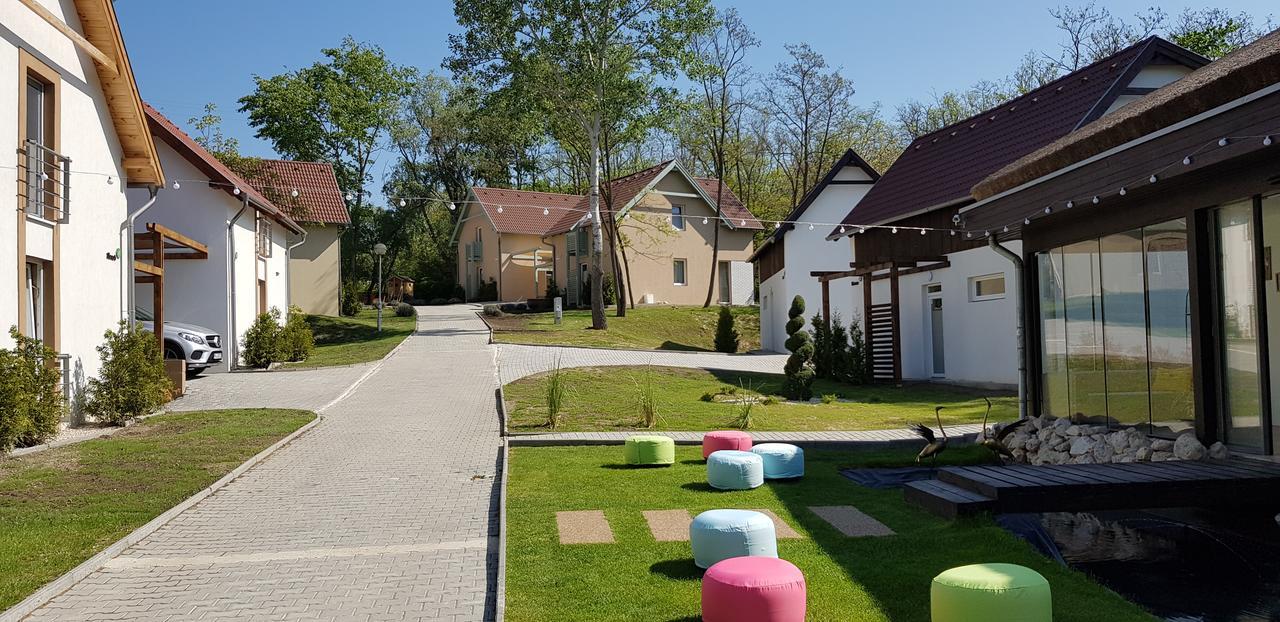 Kenese-Voelgye Villahotel バラトンケネシェ エクステリア 写真