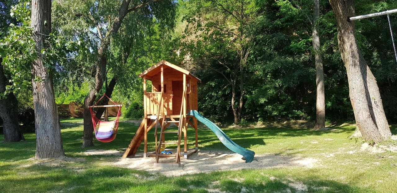 Kenese-Voelgye Villahotel バラトンケネシェ エクステリア 写真